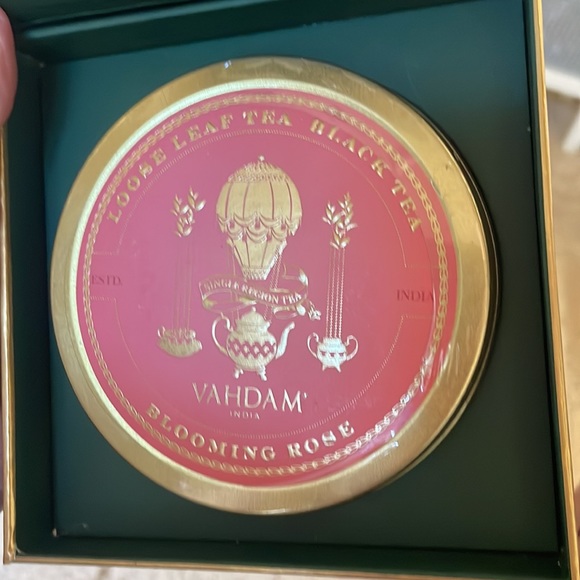 New in sealed presentation tin VADHAM India Blooming Rose Loose Leaf Tea gift - Picture 3 of 6